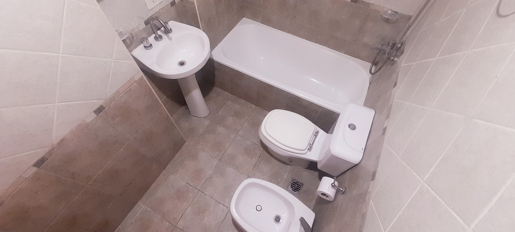 ALQUILA DEPARTAMENTO 2 AMBIENTES