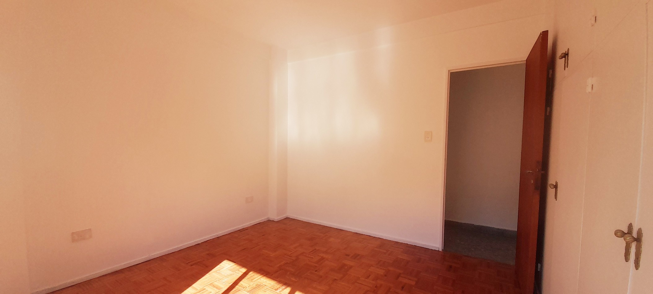 Alquila departamento 4 ambientes c/ Cochera