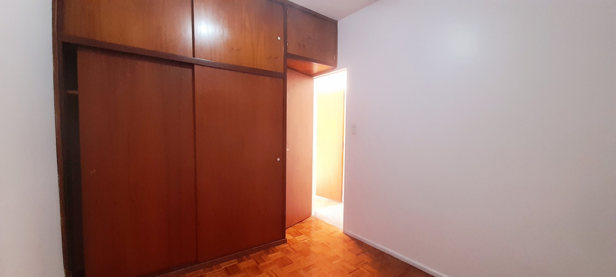 Alquila departamento 4 ambientes c/ Cochera