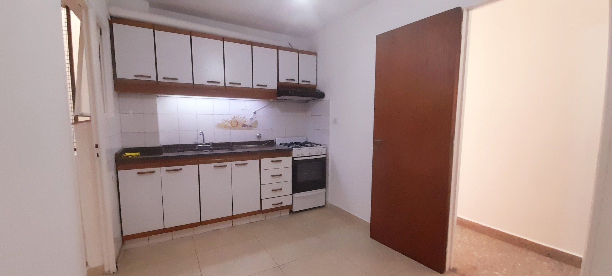 Alquila departamento 4 ambientes c/ Cochera